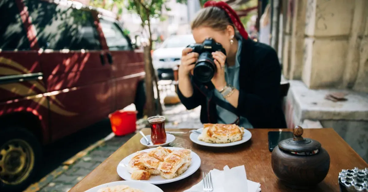 An influences taking a photo of her food.